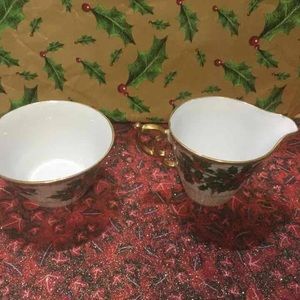 ★❦꒒ik୧⌵♡⌵N୧w❦★ AUCTION PRICE👩🏻‍⚖️ Vintage Christmas Berry Creamer and Sugar